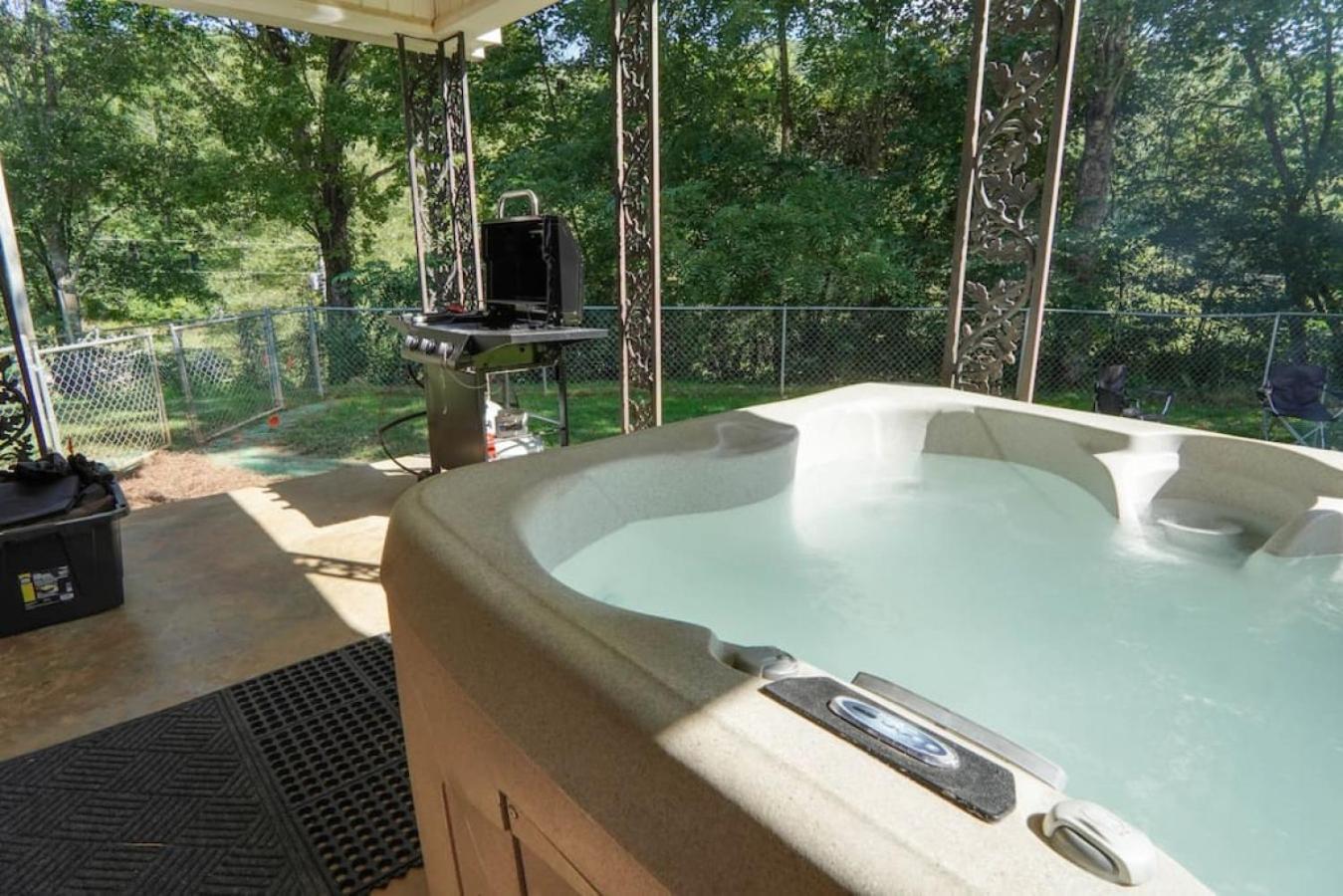 Villa Trail-Ready Retreat Near Waterfalls W/ Hot Tub à Brevard Extérieur photo